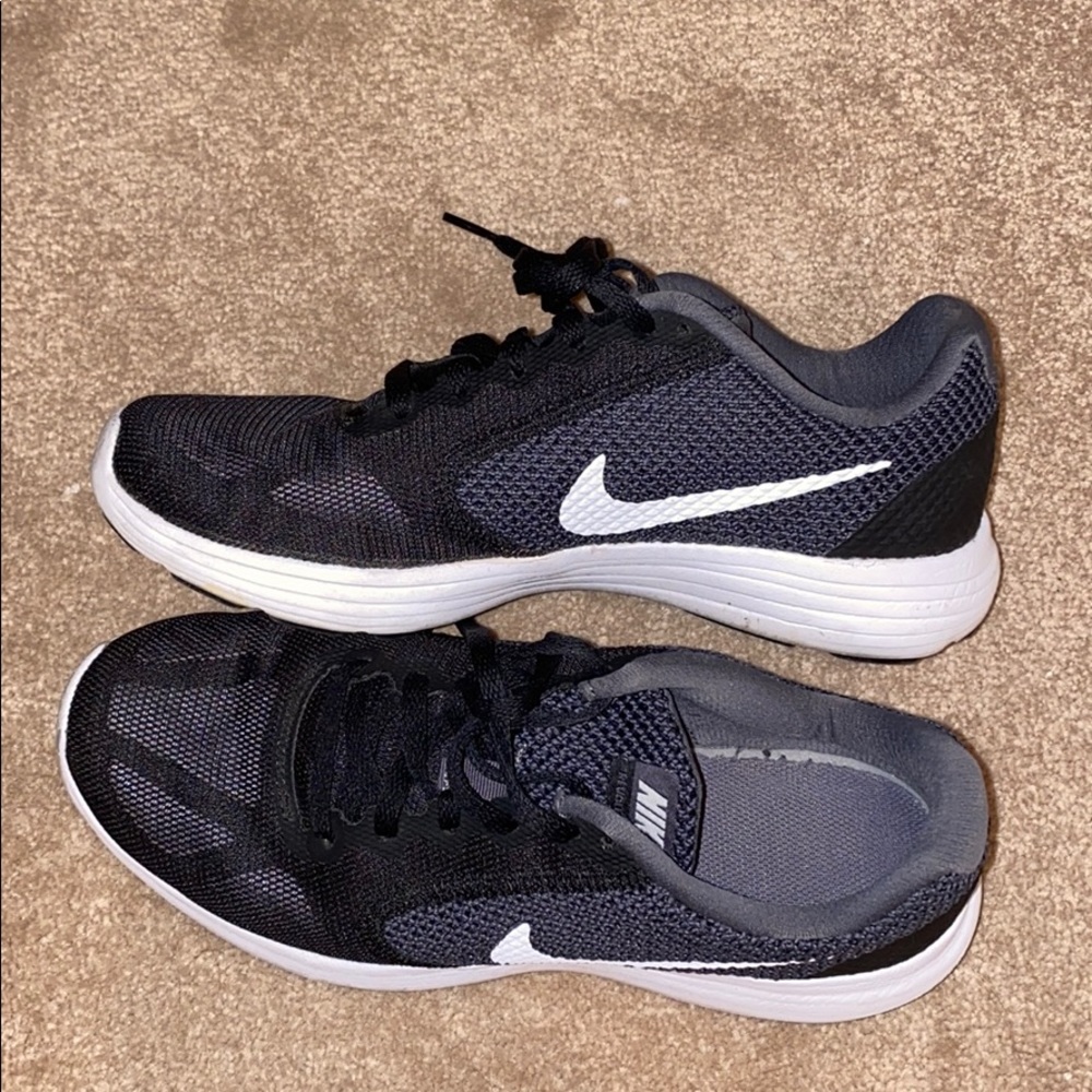 Nike - Black & Gray